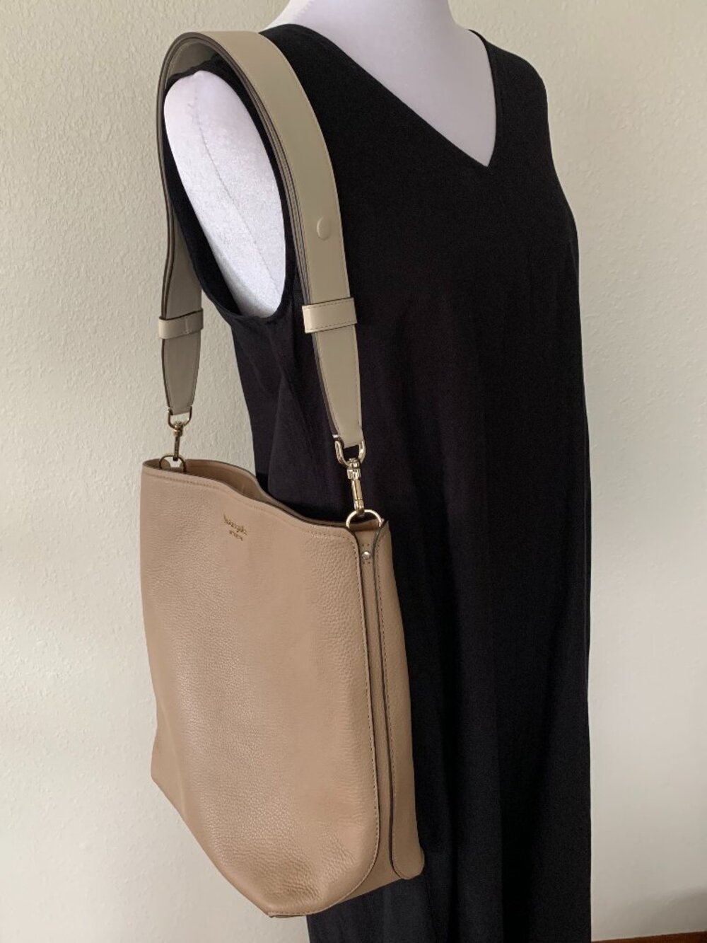 Kate Spade New York Beige Multi River Large Bucket Bag - Picture 9 of 16